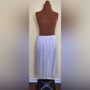 Vassarette Beige Half Slip Single Slit Size Medium 27”